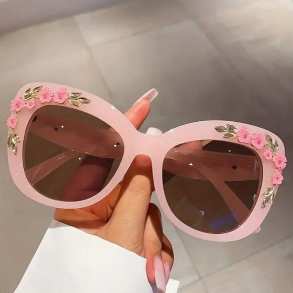 NEW Retro 50\'s Pink Flower Accented Cat\'s Eye Sunglasses